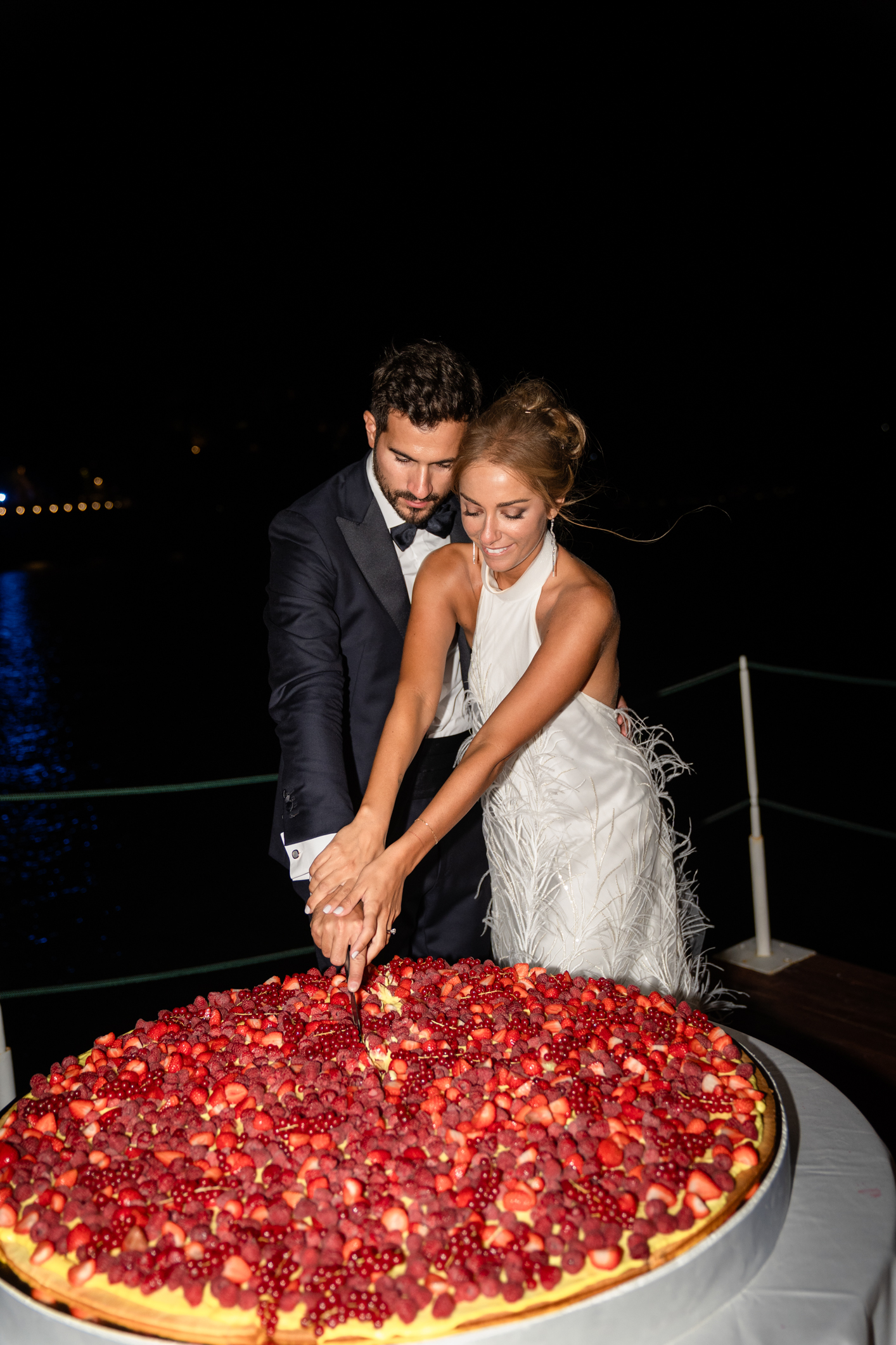 Elegant wedding in Portofino,  capturing the atmosphere of the Dolce Vita and the Italian Riviera, wedding cake in one of the most luxury venue in portofino, the Vesta Portofino by Dolce e Gabbana