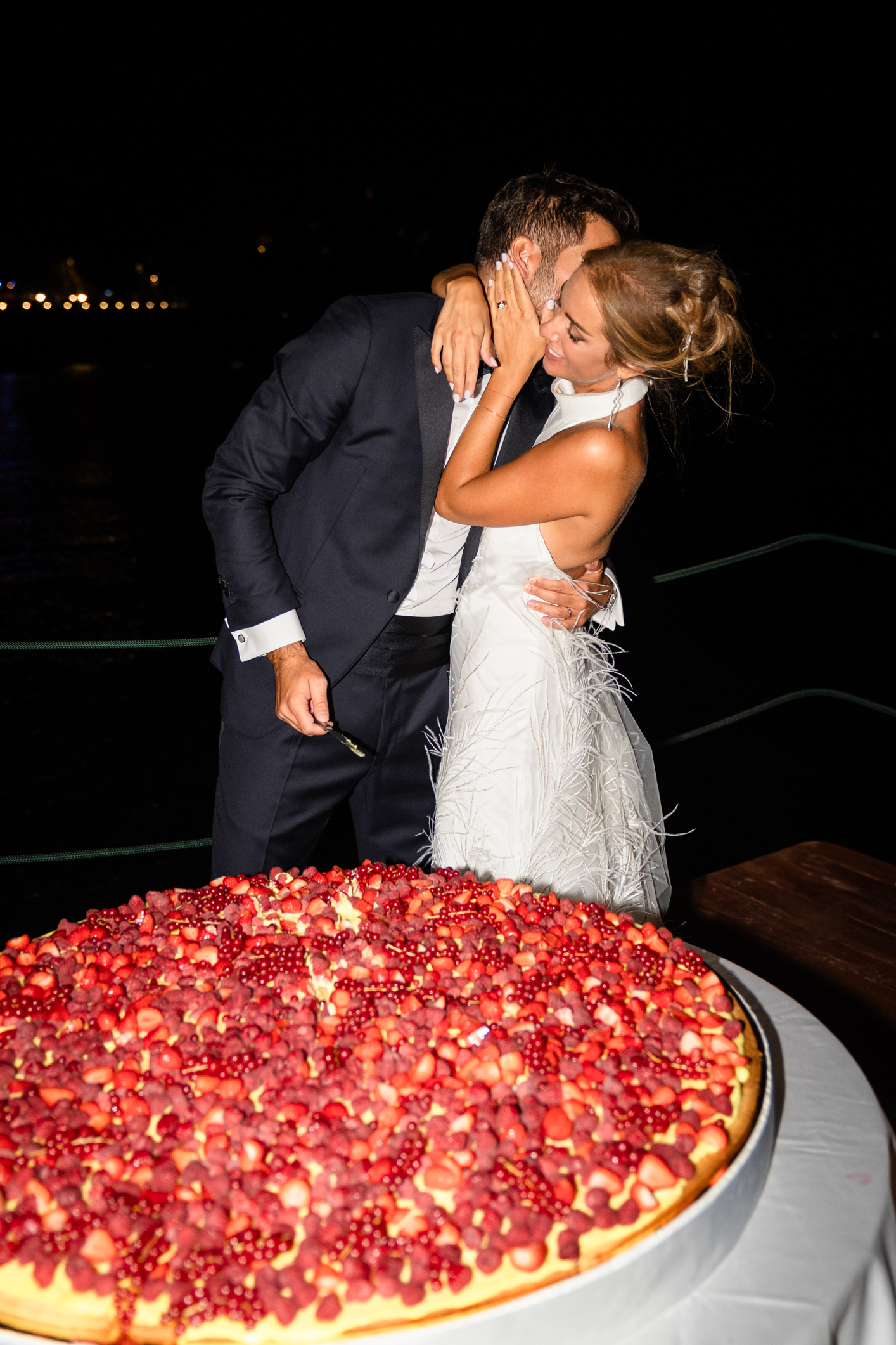 Elegant wedding in Portofino,  capturing the atmosphere of the Dolce Vita and the Italian Riviera, wedding cake in one of the most luxury venue in portofino, the Vesta Portofino by Dolce e Gabbana