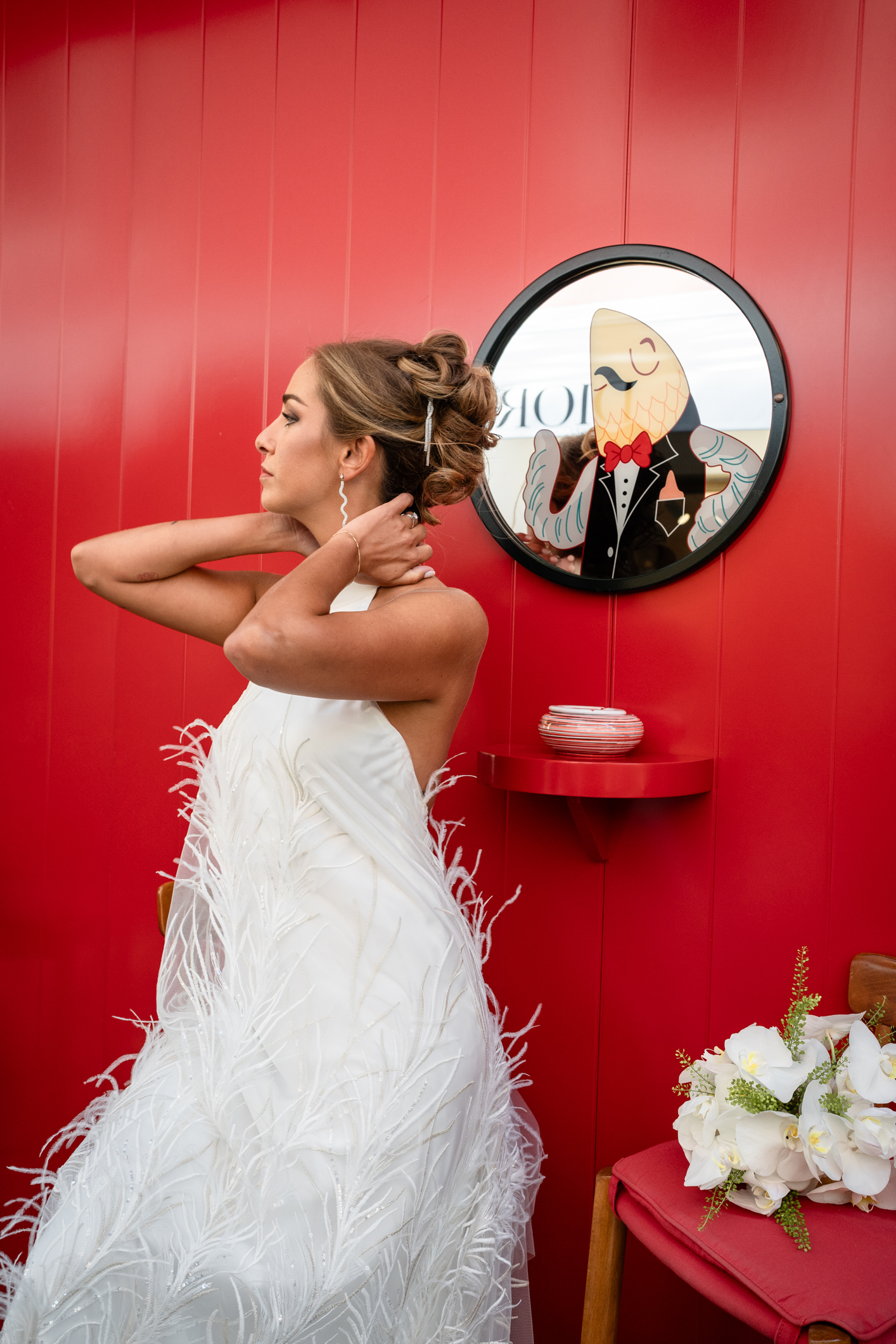 Elegant wedding in Portofino, with a view of the Ligurian bay, celebration at the historic Vesta Portofino by Dolce & Gabbana venue, capturing the atmosphere of the Dolce Vita and the Italian Riviera, bride with bouquet going to the cerimony in Portofino Taking photos in front of the exclusive beach club in Portofino the red famous restaurant Langosteria