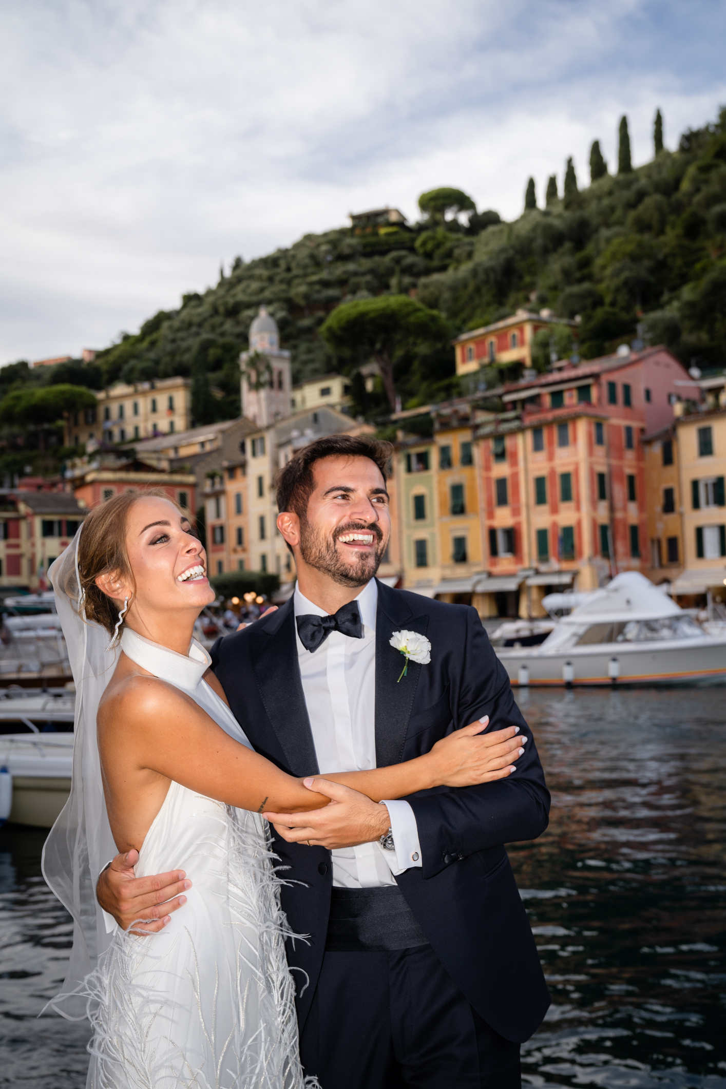 Elegant wedding in Portofino, with a view of the Ligurian bay, celebration at the historic Vesta Portofino by Dolce & Gabbana venue, capturing the atmosphere of the Dolce Vita and the Italian Riviera, bride and groom's shooting in portofino, timeless ed editorial photos by Veronica Onofri